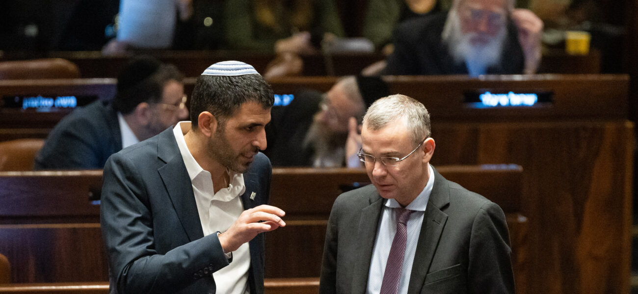 Israel: Executive Defies Court, Seizes Media Control Israel: Executive Defies Court, Seizes Media Control