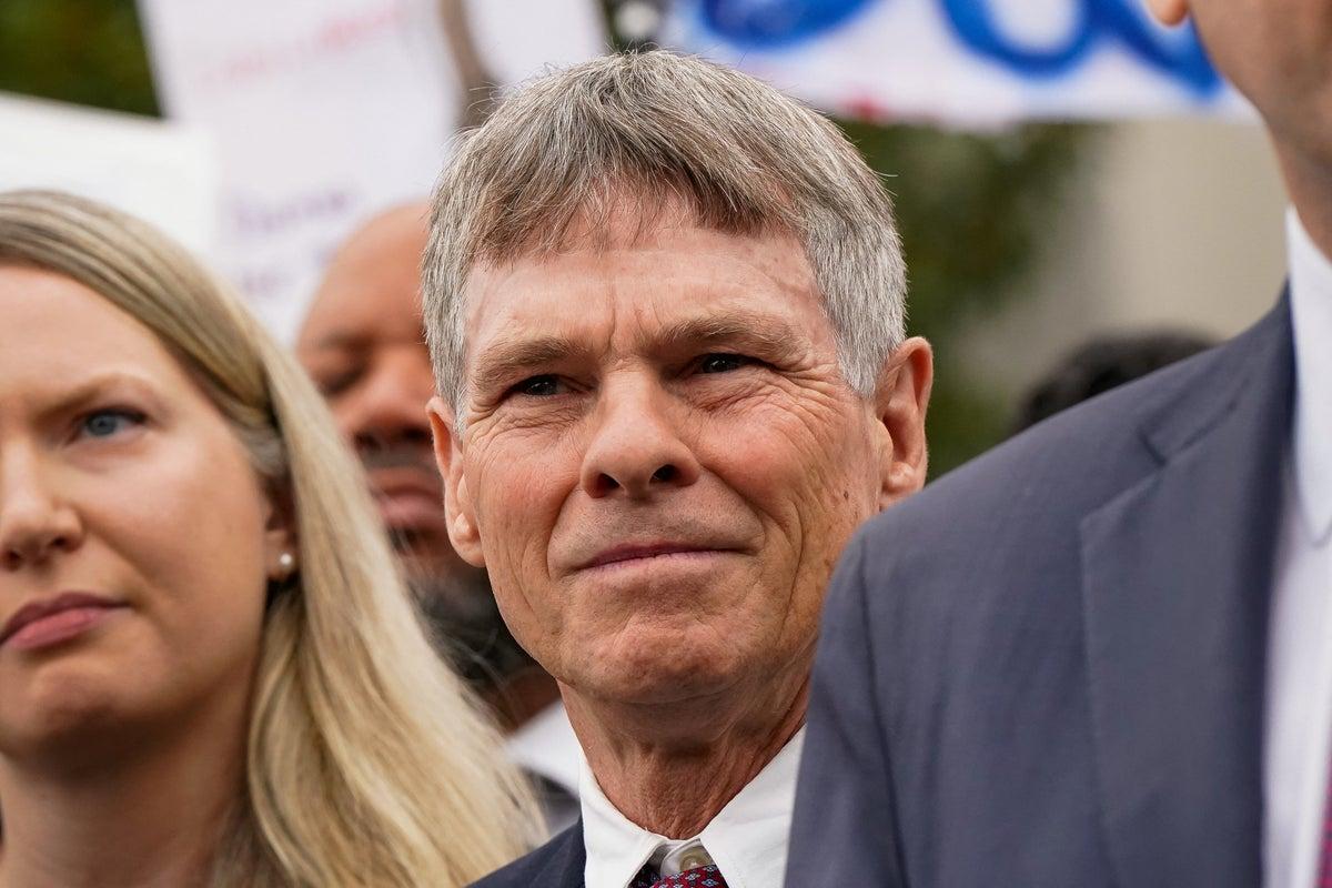 Ex-Olympian Seeks Closed Testimony in Reflecting Pool Damage Case Ex-Olympian Seeks Closed Testimony in Reflecting Pool Damage Case
