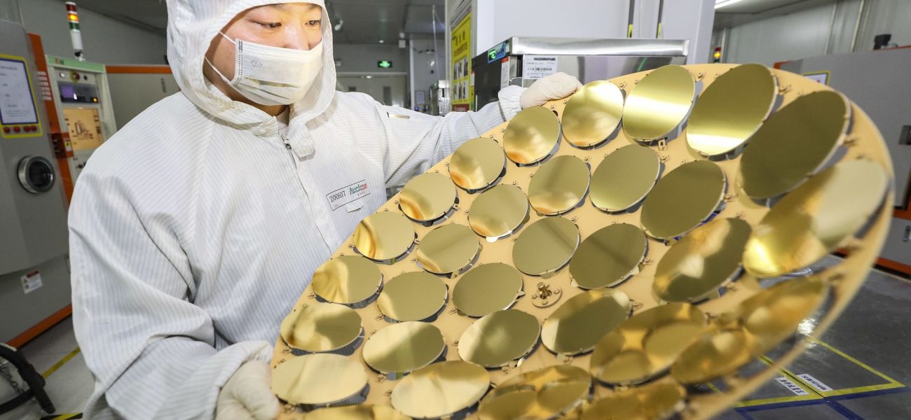China’s Factories Hum: Defying Global Economic Chill