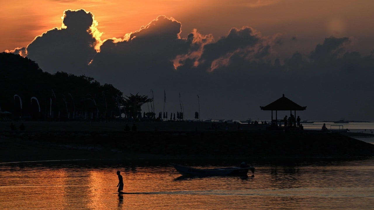 Singaporean Man Arrested for Strangling Indonesian Girlfriend in Bali Singaporean Man Arrested for Strangling Indonesian Girlfriend in Bali