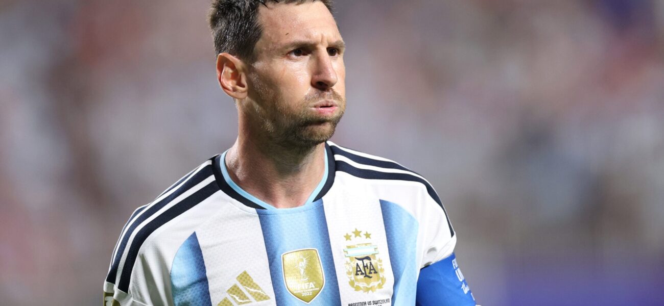 Silent Savior: Messi’s Streak Snaps, Argentina Advances as Global Fanaticism Holds Strong Silent Savior: Messi’s Streak Snaps, Argentina Advances as Global Fanaticism Holds Strong