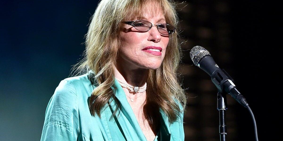 Renowned Singer Discloses Parkinson’s and Cancer Diagnoses in Emotional Health Update Renowned Singer Discloses Parkinson’s and Cancer Diagnoses in Emotional Health Update