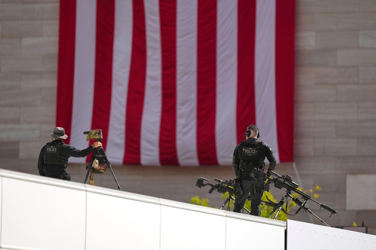 Three Secret Service Officials on Administrative Leave Amid Investigation Three Secret Service Officials on Administrative Leave Amid Investigation