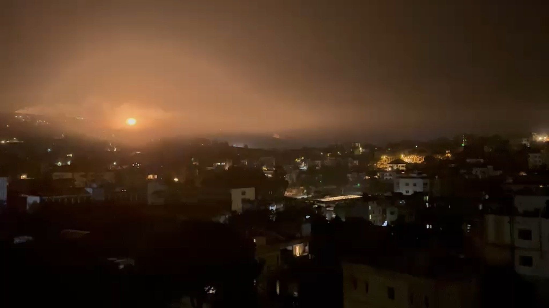 Israeli Airstrikes Hit Southern Lebanon, Prompting Mass Evacuations