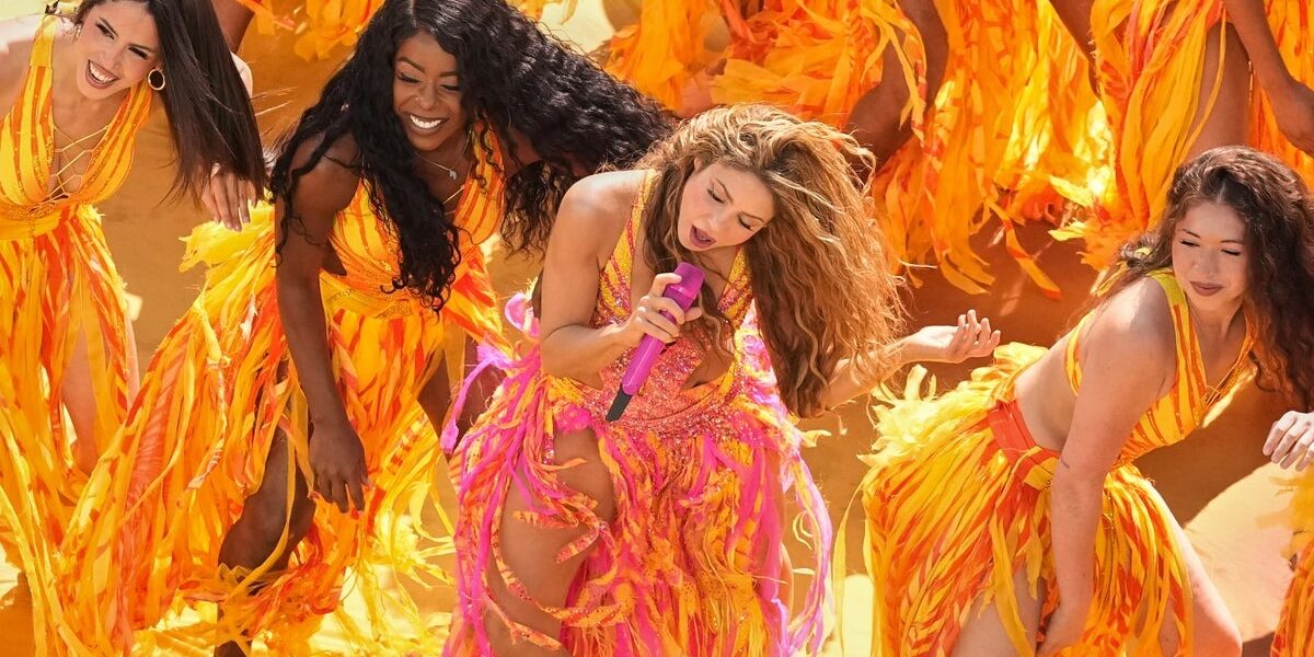 Shakira Pledges to Rebuild Earthquake-Damaged Colombian Schools