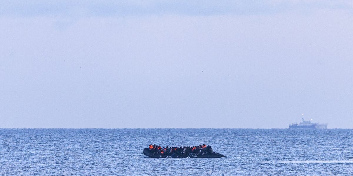 Nearly 100 Migrants Rescued After Boat Breakdown in Channel Crossing Attempt