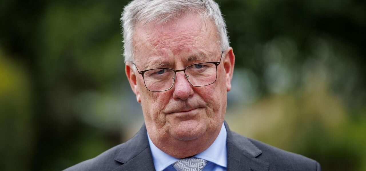 Health Minister Nesbitt Resigns Amid Party Leader Dispute Health Minister Nesbitt Resigns Amid Party Leader Dispute