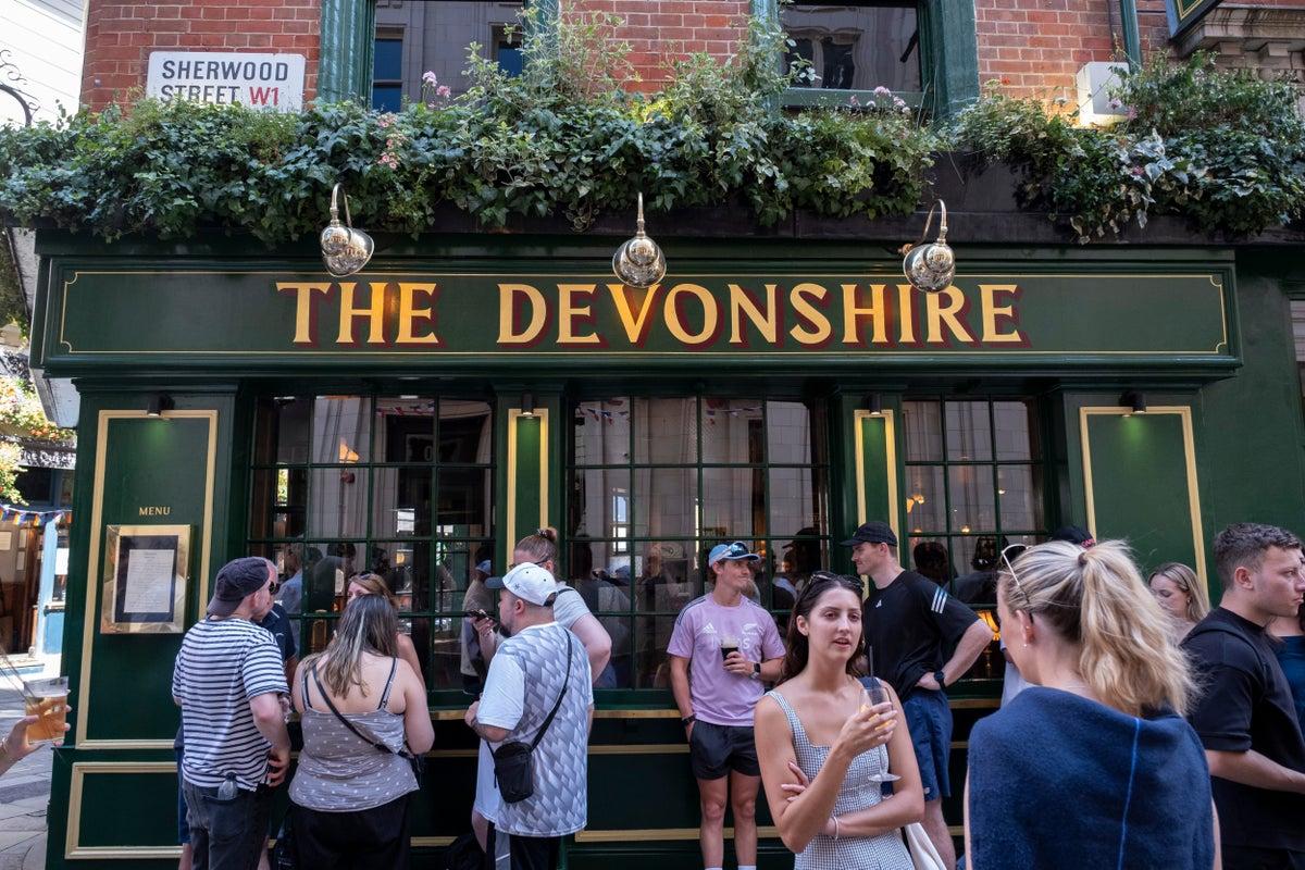 London Mayor Criticizes Pub Standing Restrictions in Soho and West End London Mayor Criticizes Pub Standing Restrictions in Soho and West End