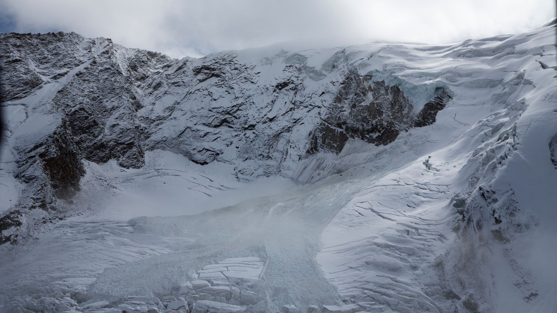 Bodies of Long-Missing Hikers Discovered as Glacier Melts Bodies of Long-Missing Hikers Discovered as Glacier Melts