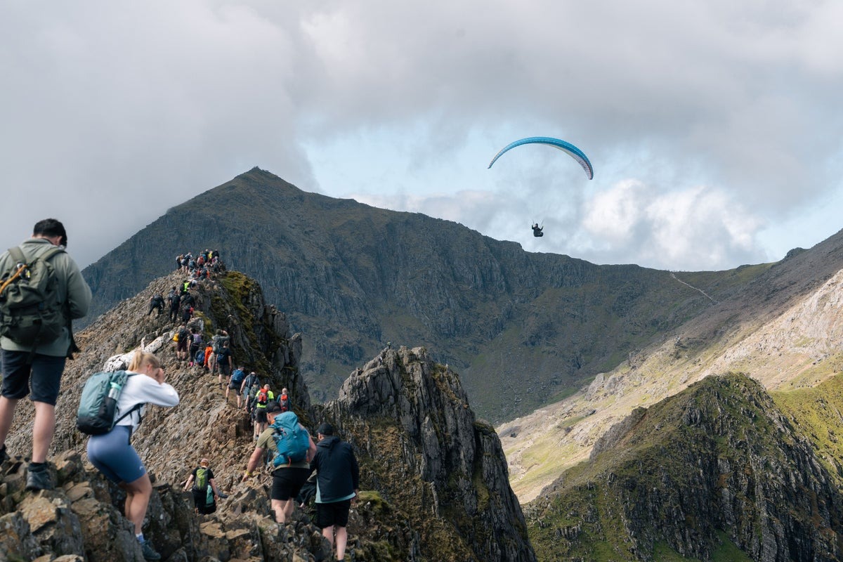 Snowdon Queueing Dispute: Eryri National Park Authority Declines to Intervene