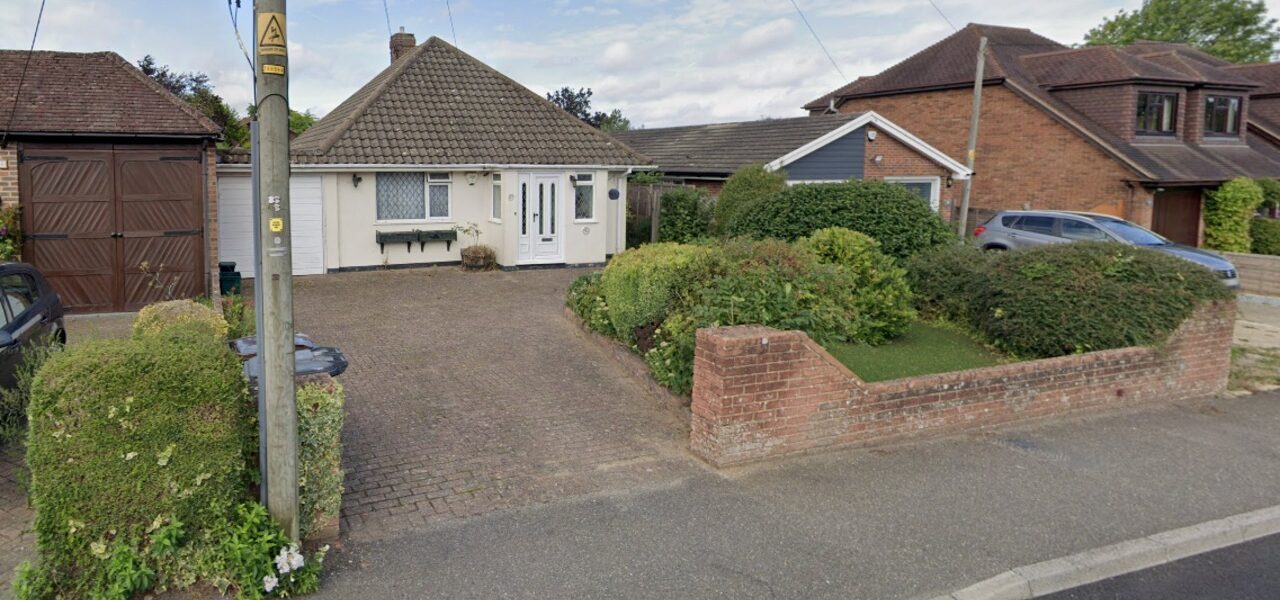 Human Bones Uncovered in South-East London Garden: Police Investigation Underway Human Bones Uncovered in South-East London Garden: Police Investigation Underway