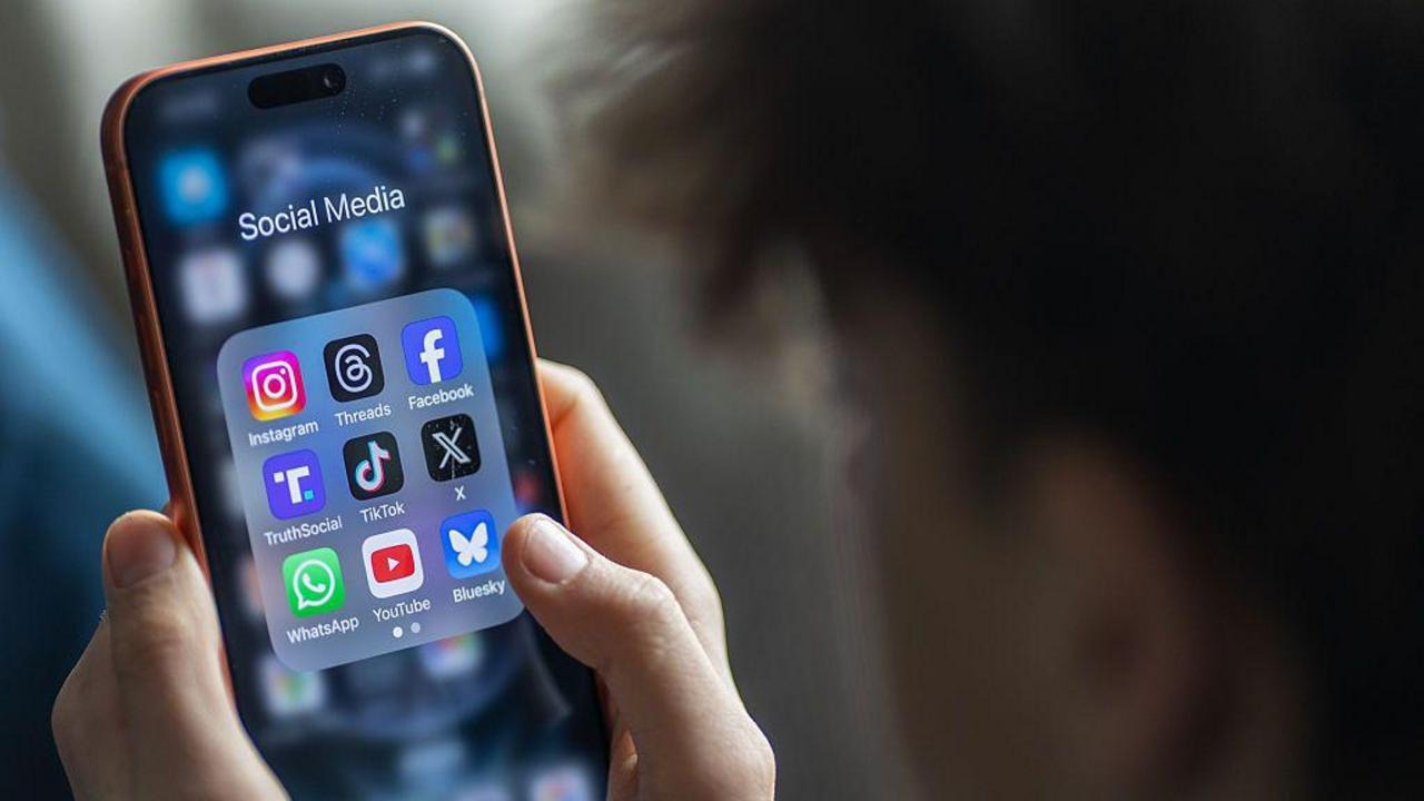 New Zealand Government Proposes Social Media Ban for Under-16s Amid Opposition New Zealand Government Proposes Social Media Ban for Under-16s Amid Opposition