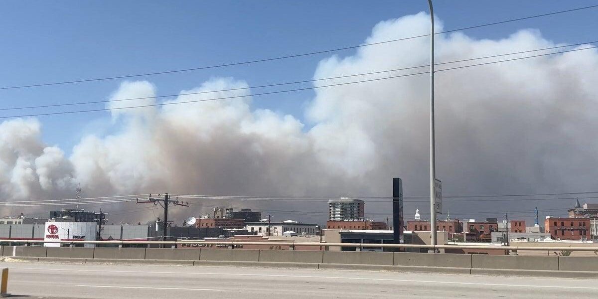 Residents Evacuate Rapidly Spreading Washington Wildfire, Cause Under Investigation Residents Evacuate Rapidly Spreading Washington Wildfire, Cause Under Investigation