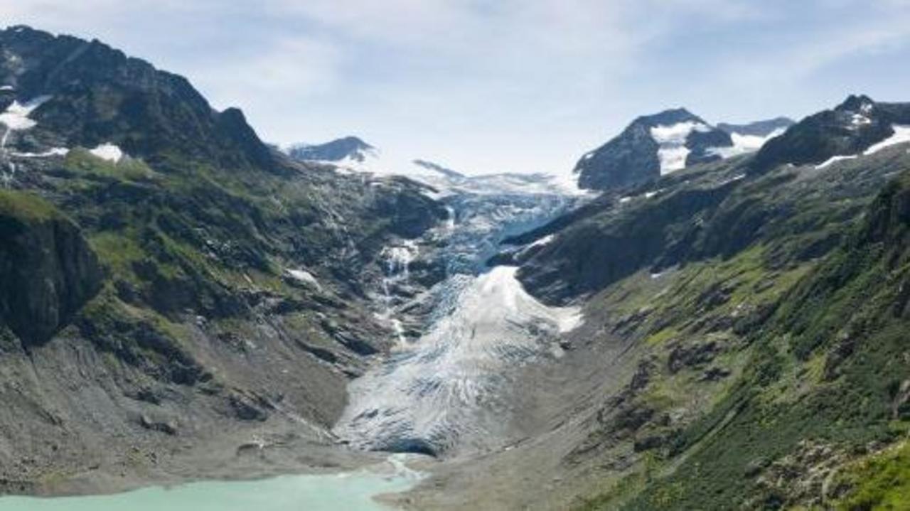 Belgian Hikers Missing Since 1992 Found in Swiss Glacier Belgian Hikers Missing Since 1992 Found in Swiss Glacier