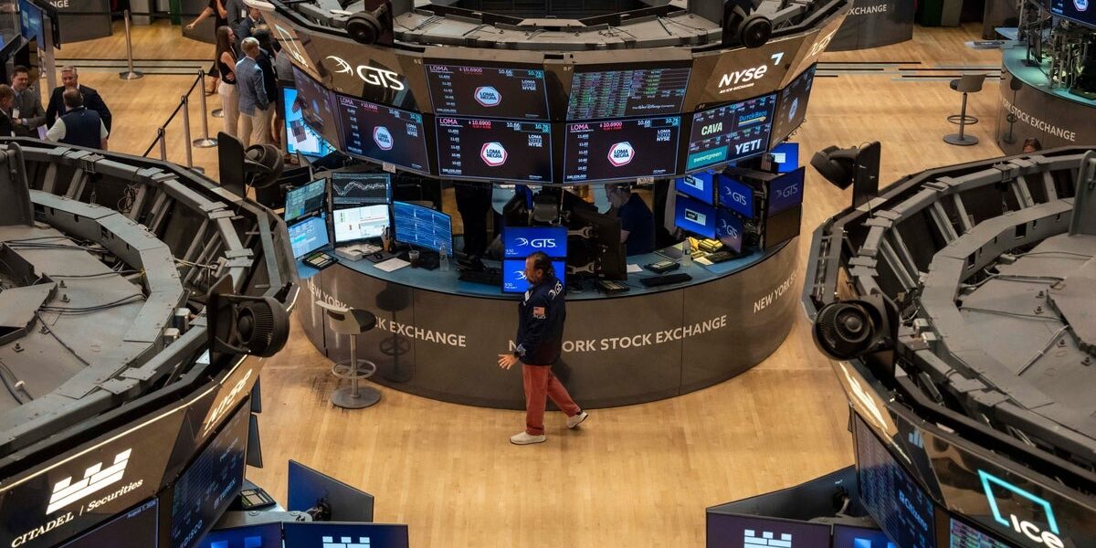 Wall Street Awaits Key Earnings Reports and Fed Meeting Minutes Wall Street Awaits Key Earnings Reports and Fed Meeting Minutes