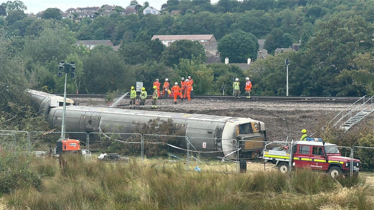 Critical Track Defect Uncovered Near Lewes Train Derailment Site Critical Track Defect Uncovered Near Lewes Train Derailment Site