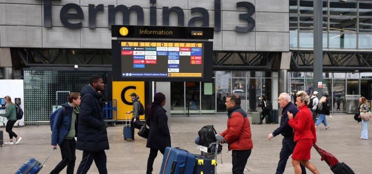 Heathrow Airport Faces Severe Disruption Due to Flooding Heathrow Airport Faces Severe Disruption Due to Flooding