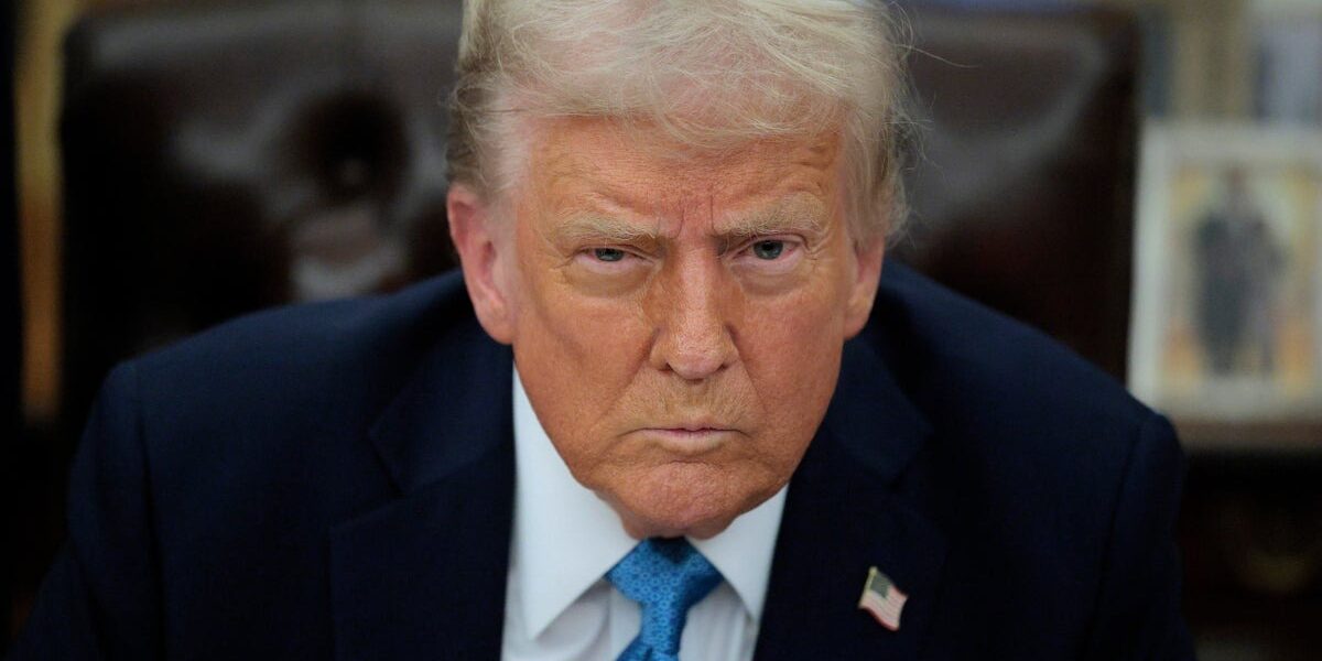 Trump Reiterates Threat to Bomb Oman Over Strait of Hormuz Tensions Trump Reiterates Threat to Bomb Oman Over Strait of Hormuz Tensions