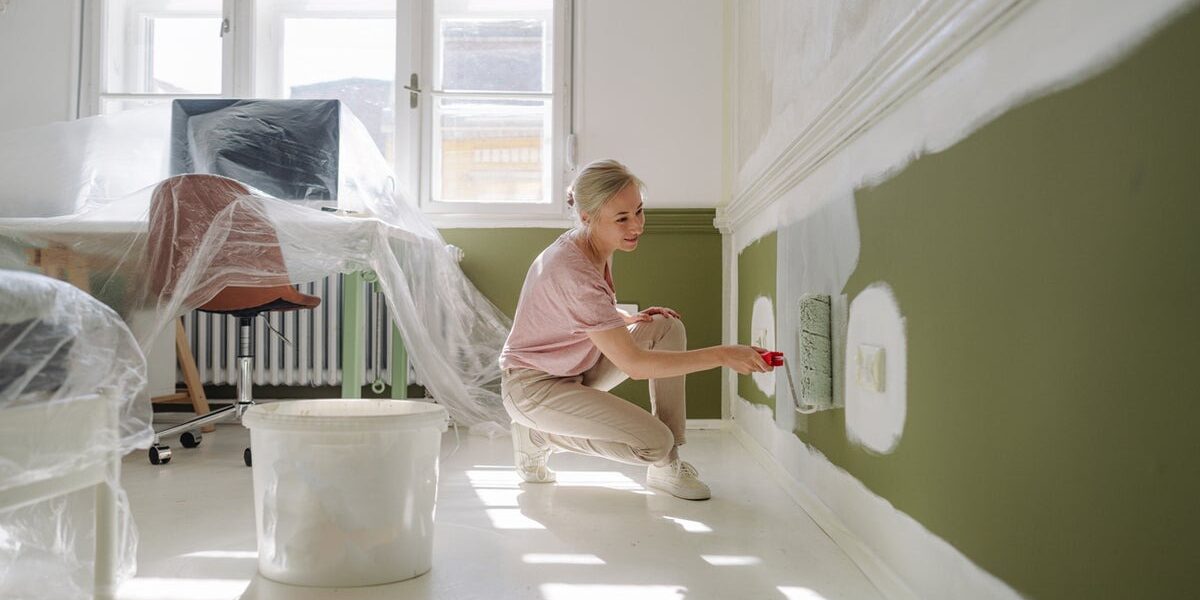 Homeowners Shift from Trendy Interiors to Warm Paint Colors, Sales Surge