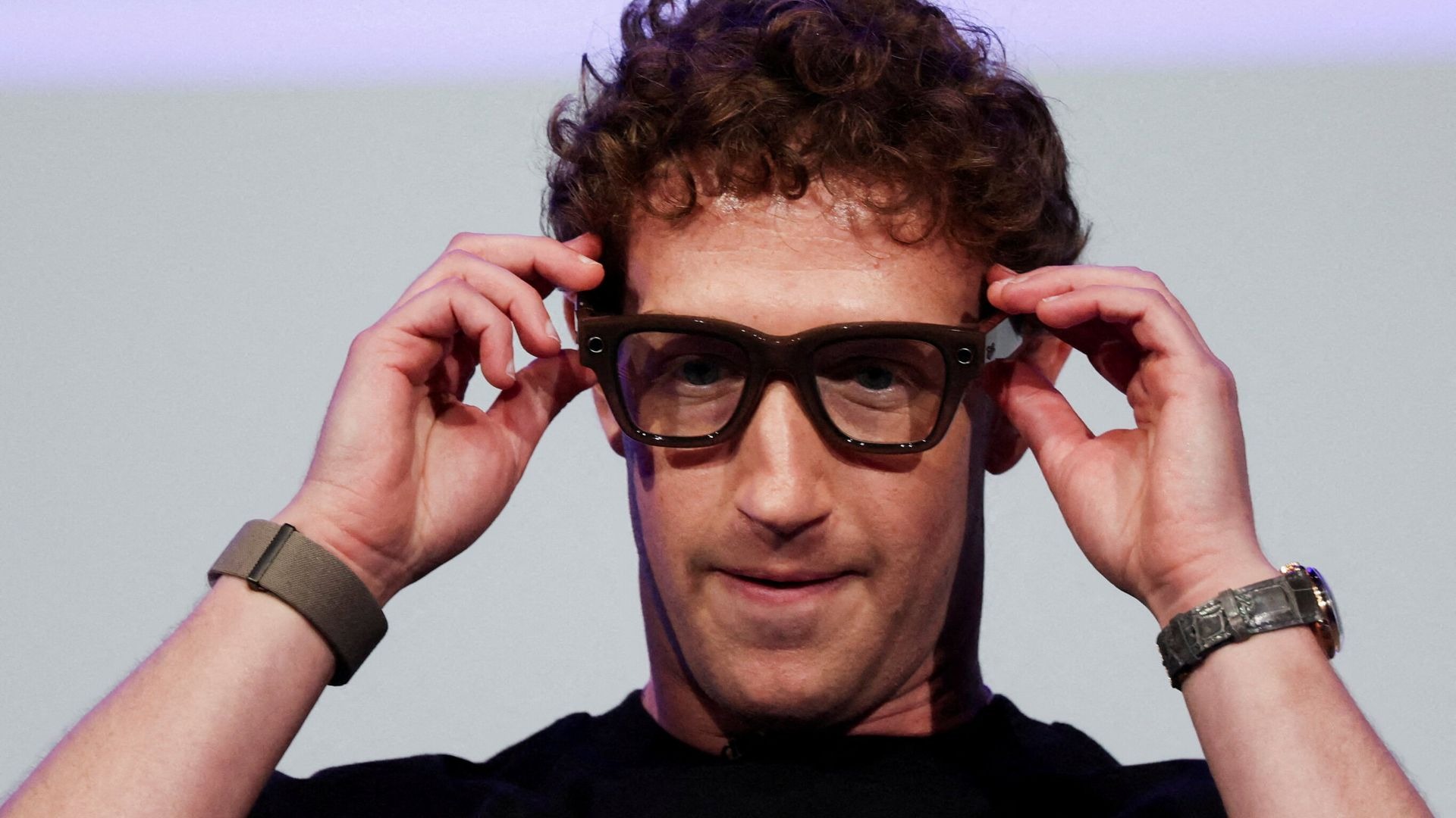 UK Cinemas Mull Ban on Meta Glasses Amid Security Concerns UK Cinemas Mull Ban on Meta Glasses Amid Security Concerns