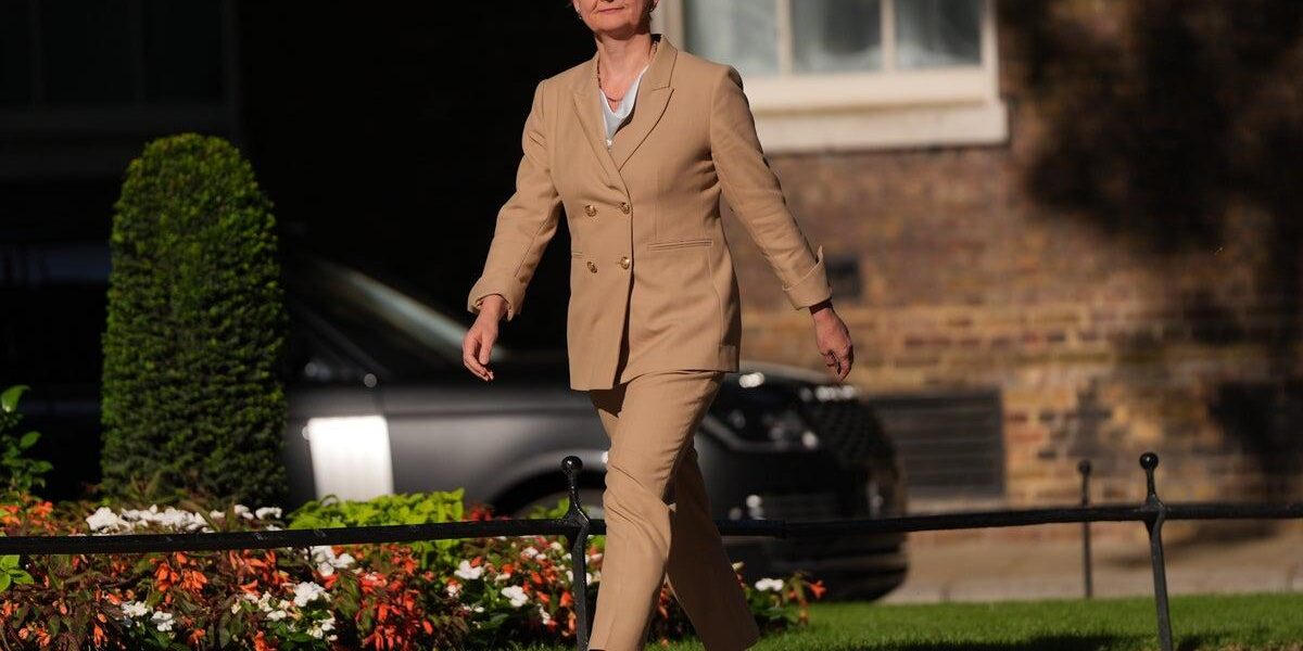Yvette Cooper Pledges Fast-Track Care for MND Patients, Honors Rob Burrow Yvette Cooper Pledges Fast-Track Care for MND Patients, Honors Rob Burrow