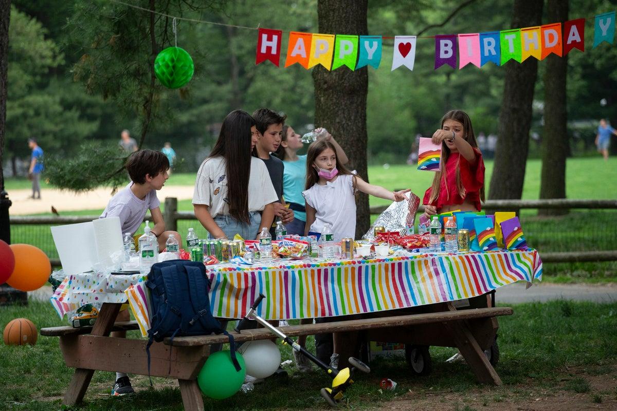 Parents Pressure Guests to Tip Entertainment at Kids’ Birthday Parties