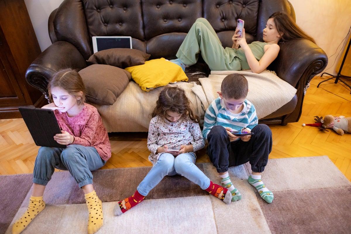 Survey Reveals Children Prefer Screens Over Outdoor Play, Impacting Imagination and Toy Engagement