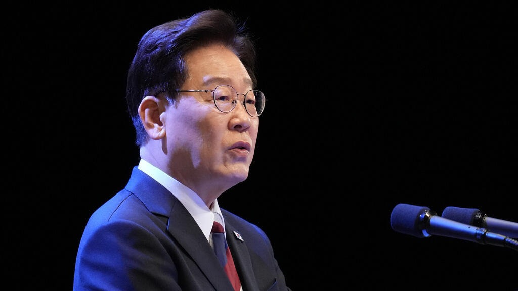 South Korean President Calls for Formal End to Korean War