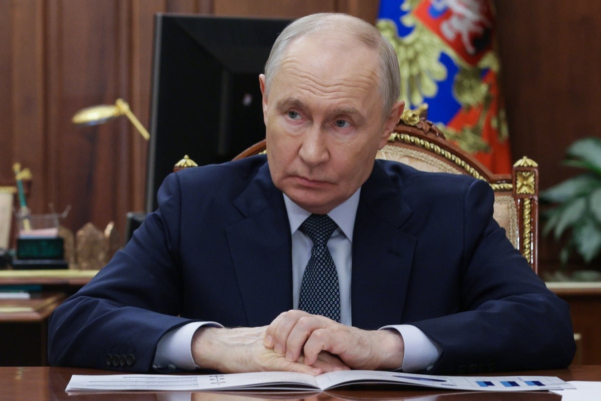 Former Minister Warns of Potential New Russian Revolution Amid Economic Strain Former Minister Warns of Potential New Russian Revolution Amid Economic Strain