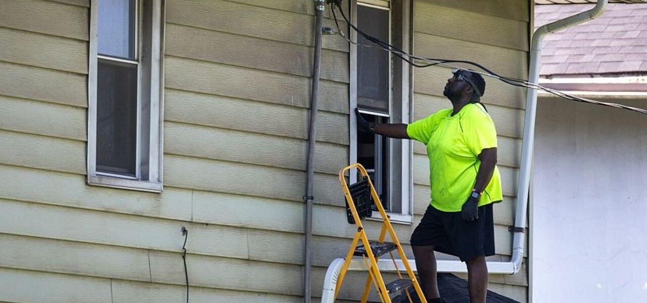 Gary, Indiana Residents Demand Accountability After Prolonged Power Outage Gary, Indiana Residents Demand Accountability After Prolonged Power Outage