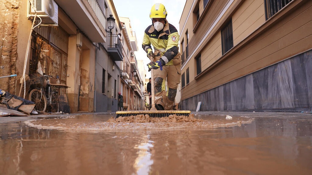 Flood and Landslide in Northwestern Spain Kill Two, Injure Two Babies Flood and Landslide in Northwestern Spain Kill Two, Injure Two Babies