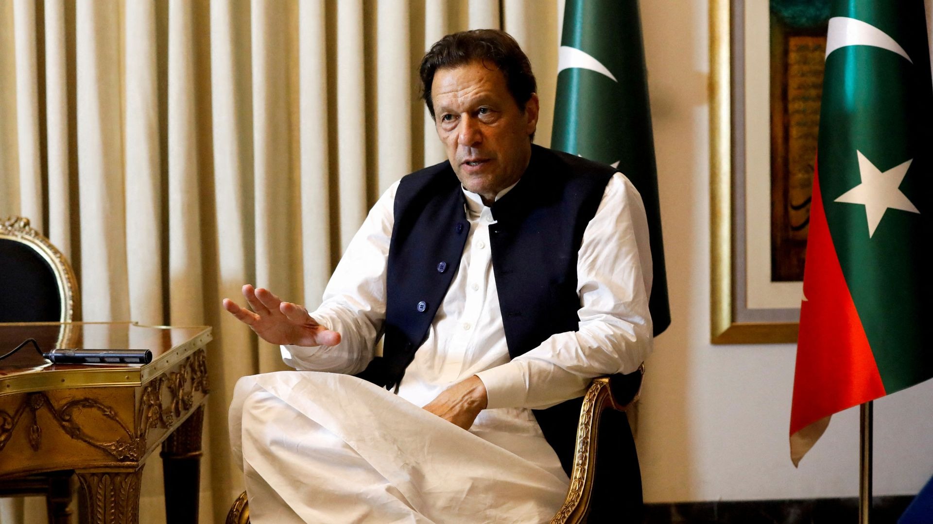Ex-Pakistan PM Imran Khan Transferred to Hospital from Prison Ex-Pakistan PM Imran Khan Transferred to Hospital from Prison