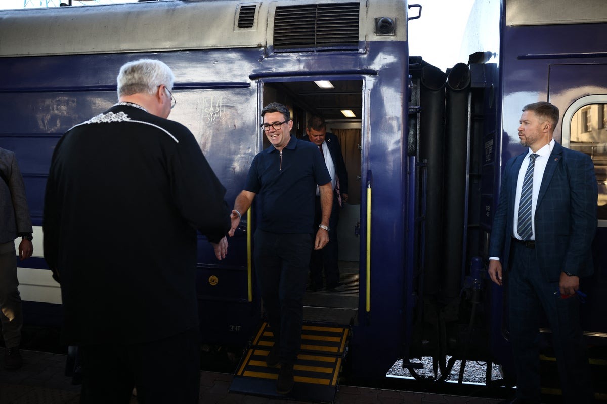 Burnham Arrives in Kyiv to Deliver Long-Range Missile Blueprints Amid Escalating Ukraine-Russia Conflict Burnham Arrives in Kyiv to Deliver Long-Range Missile Blueprints Amid Escalating Ukraine-Russia Conflict