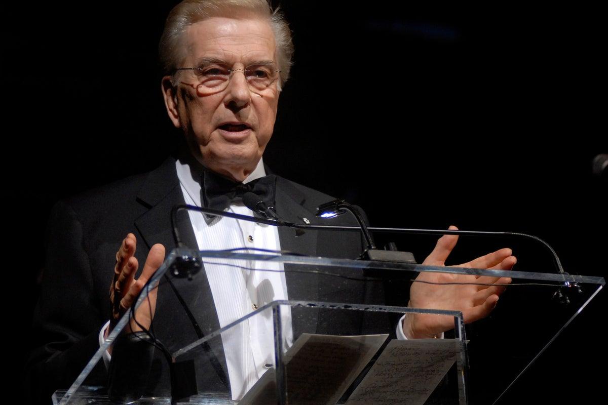 Lloyd Robertson, Esteemed CTV News Anchor, Passes Away at 92 Lloyd Robertson, Esteemed CTV News Anchor, Passes Away at 92