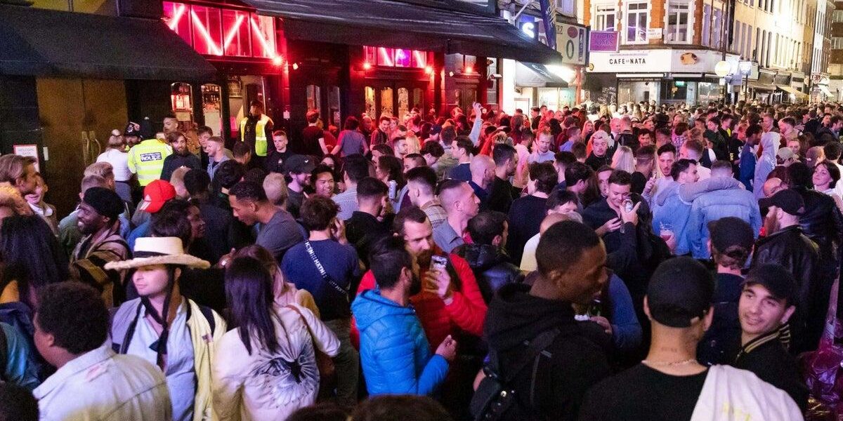 Westminster Council Clarifies Pub Seating Policy Amid Public Debate