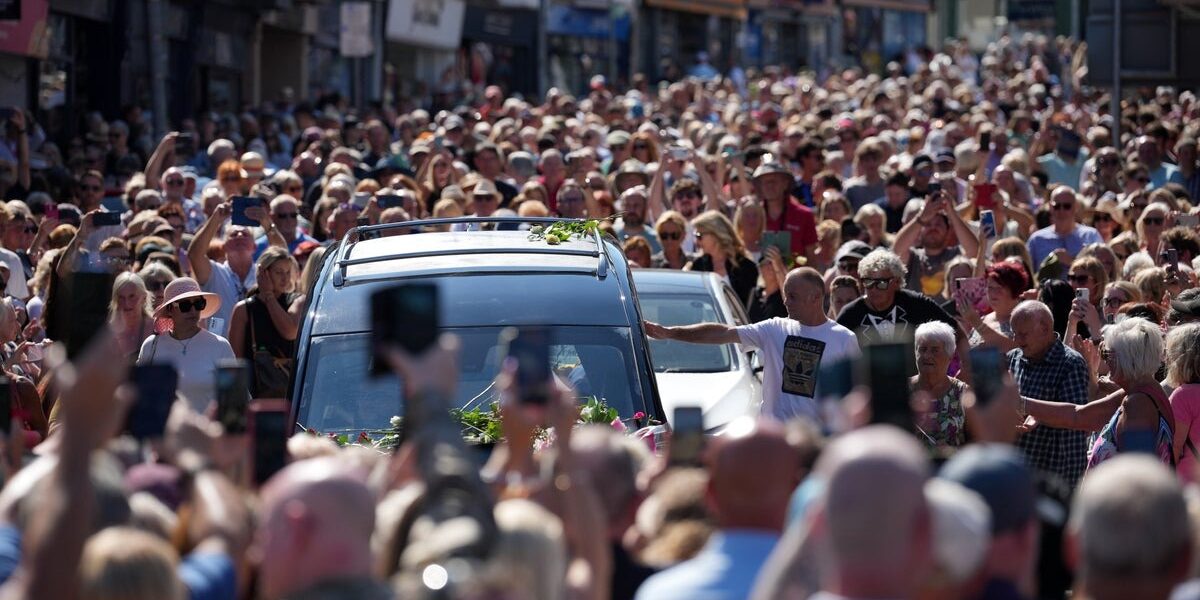 Bonnie Tyler’s Funeral Procession Draws Emotional Crowds in Welsh Village