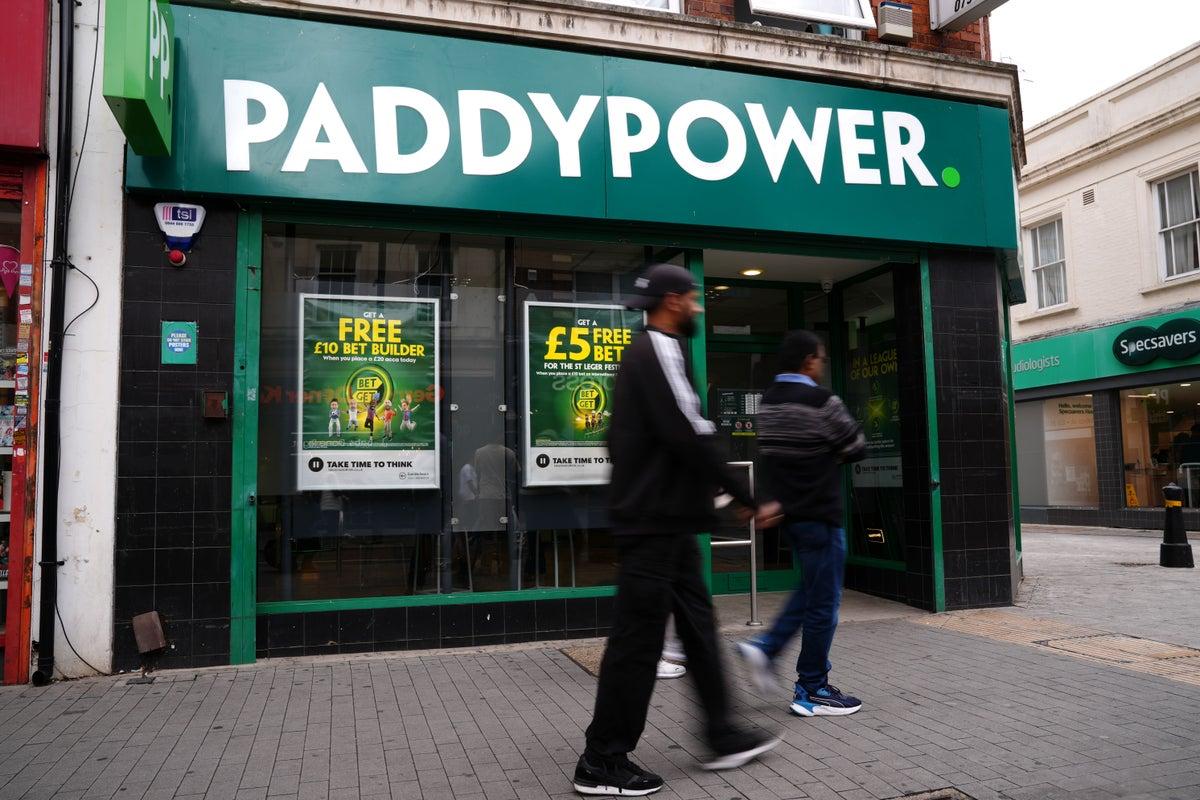 Flutter CEO Peter Jackson to Step Down After Profit Forecasts Cut Flutter CEO Peter Jackson to Step Down After Profit Forecasts Cut