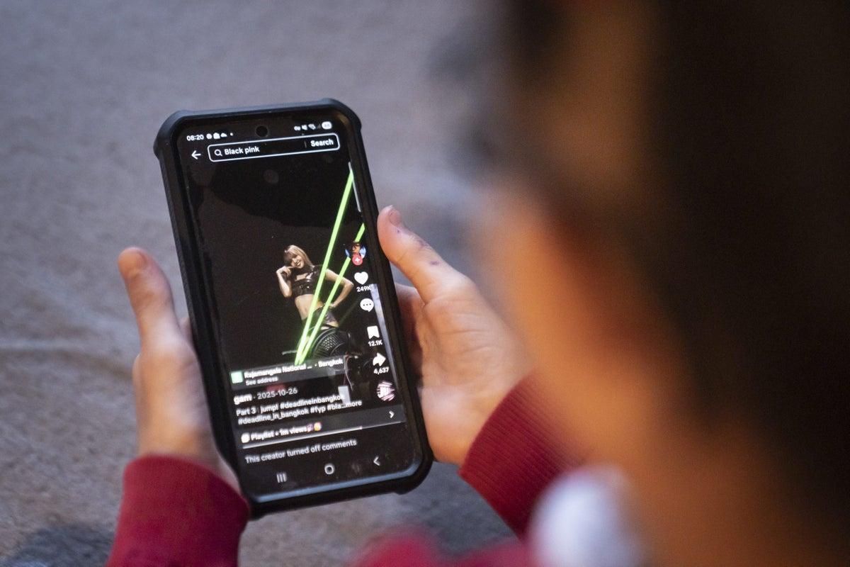 Majority of Teenagers Likely to Bypass Proposed Social Media Curfews, Poll Reveals
