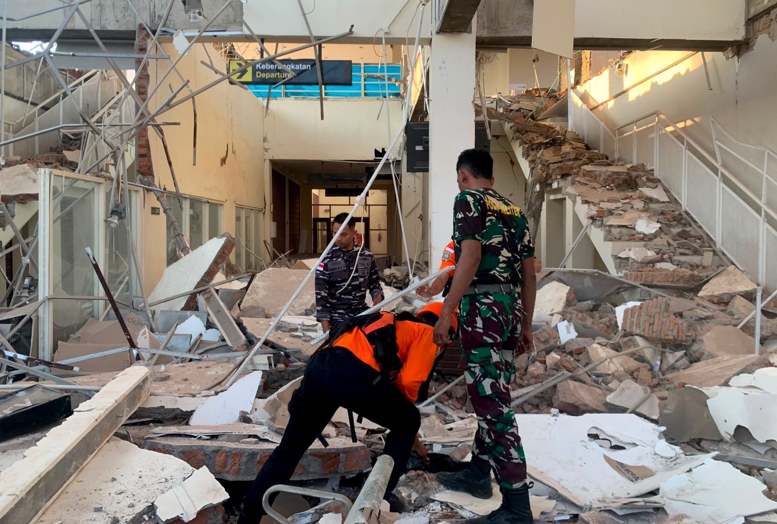 Indonesia Earthquake: Magnitude 7.7 Quake Kills 51, Displaces Thousands