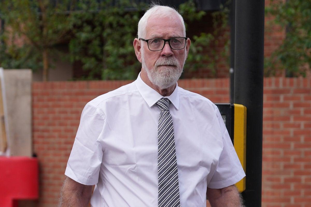 Pensioner Faces Charges for Killing Neighbor’s Fish with Motor Oil Pensioner Faces Charges for Killing Neighbor’s Fish with Motor Oil