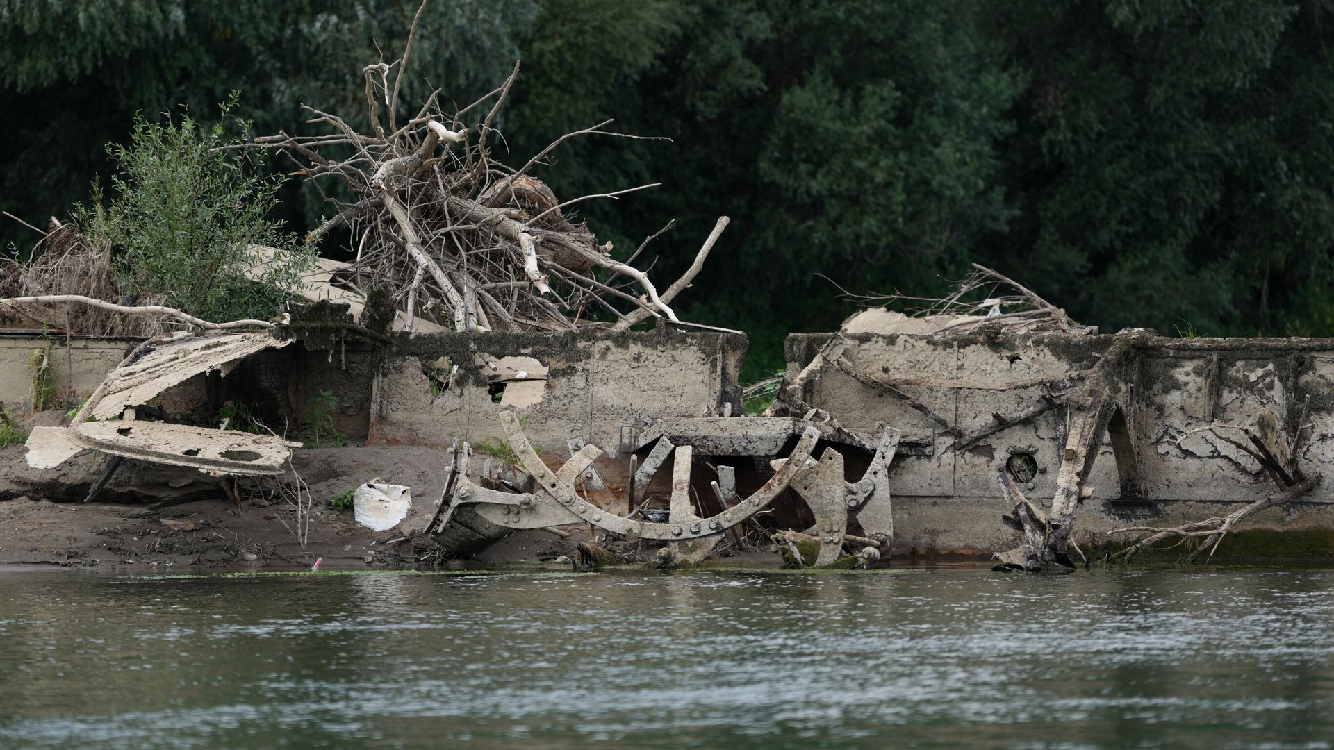 Rare Historical Finds Emerge from European Drought-Stricken River Rare Historical Finds Emerge from European Drought-Stricken River