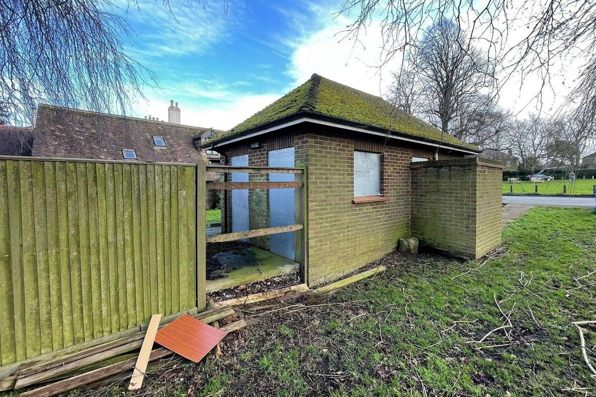 Five Councillors Resign Amid £50,000 Public Toilet Saga in Kent Village