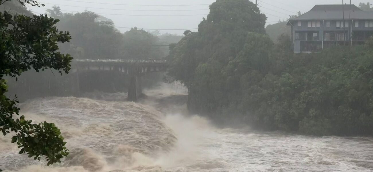 Hurricane Lala Strikes Hawaii, 89,000 Left Without Power