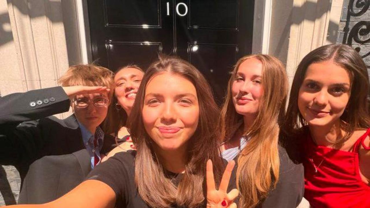 Andy Burnham Announces Collaboration with Social Media Influencers to Disseminate Policies Andy Burnham Announces Collaboration with Social Media Influencers to Disseminate Policies