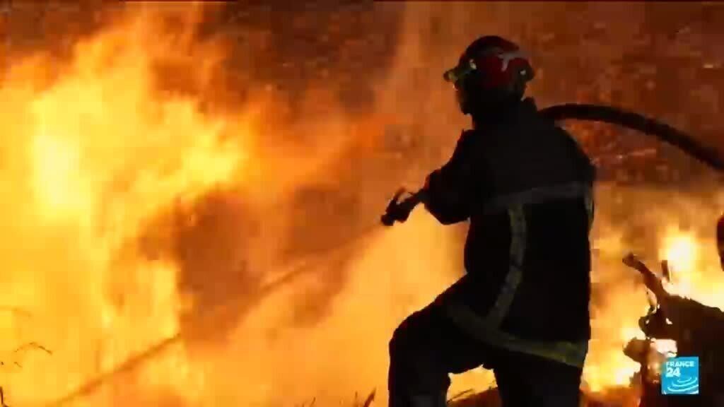 Firefighters Battle Raging Wildfire in France’s Landes Region Firefighters Battle Raging Wildfire in France’s Landes Region
