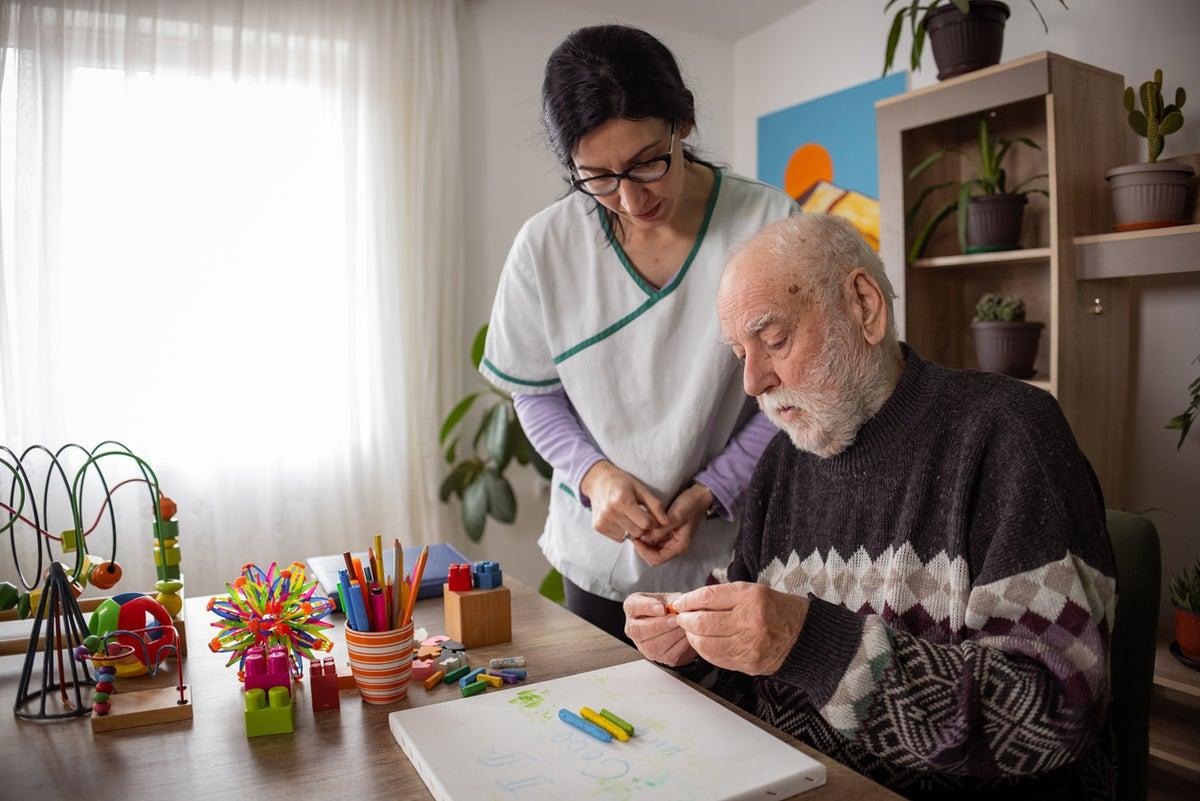 Experts Identify Three Key Actions to Delay Dementia in Middle Age