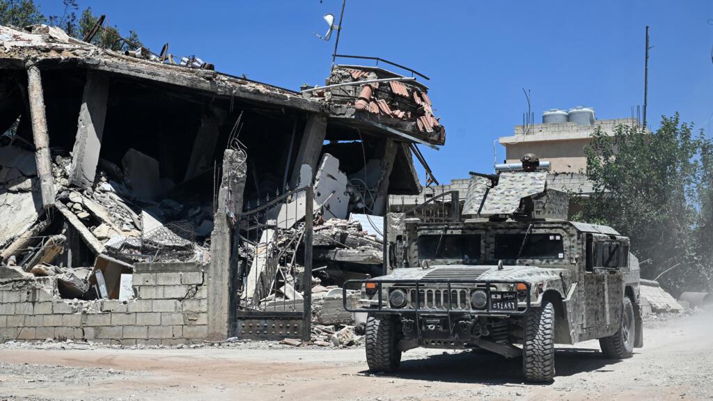 Israeli Forces Infiltrate Lebanese Army-Held Village, Construct Roadblock