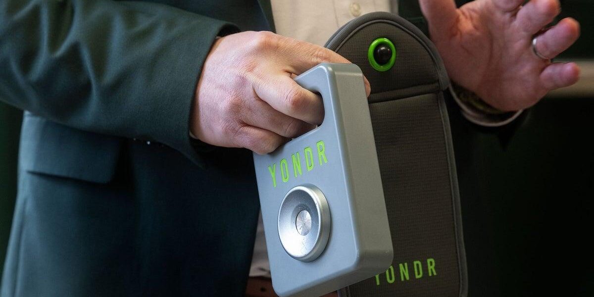 UK Schools Introduce Lockable Pouches to Curb Student Phone Use UK Schools Introduce Lockable Pouches to Curb Student Phone Use