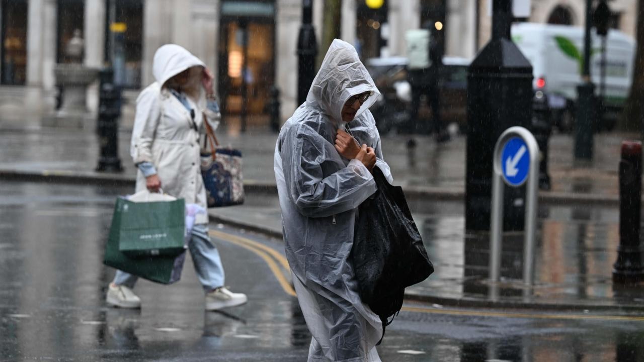 UK Braces for Severe Downpours and Thunderstorms UK Braces for Severe Downpours and Thunderstorms