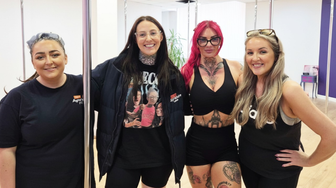 Five Women Compete in Traditional 25ft Greasy Pole Climb for Prize Ham Five Women Compete in Traditional 25ft Greasy Pole Climb for Prize Ham